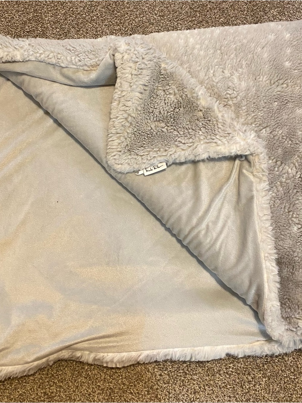 Nicole Miller Plush Fuzzy Throw Blanket Light Gray 50” x 60” Soft Cozy Polyester